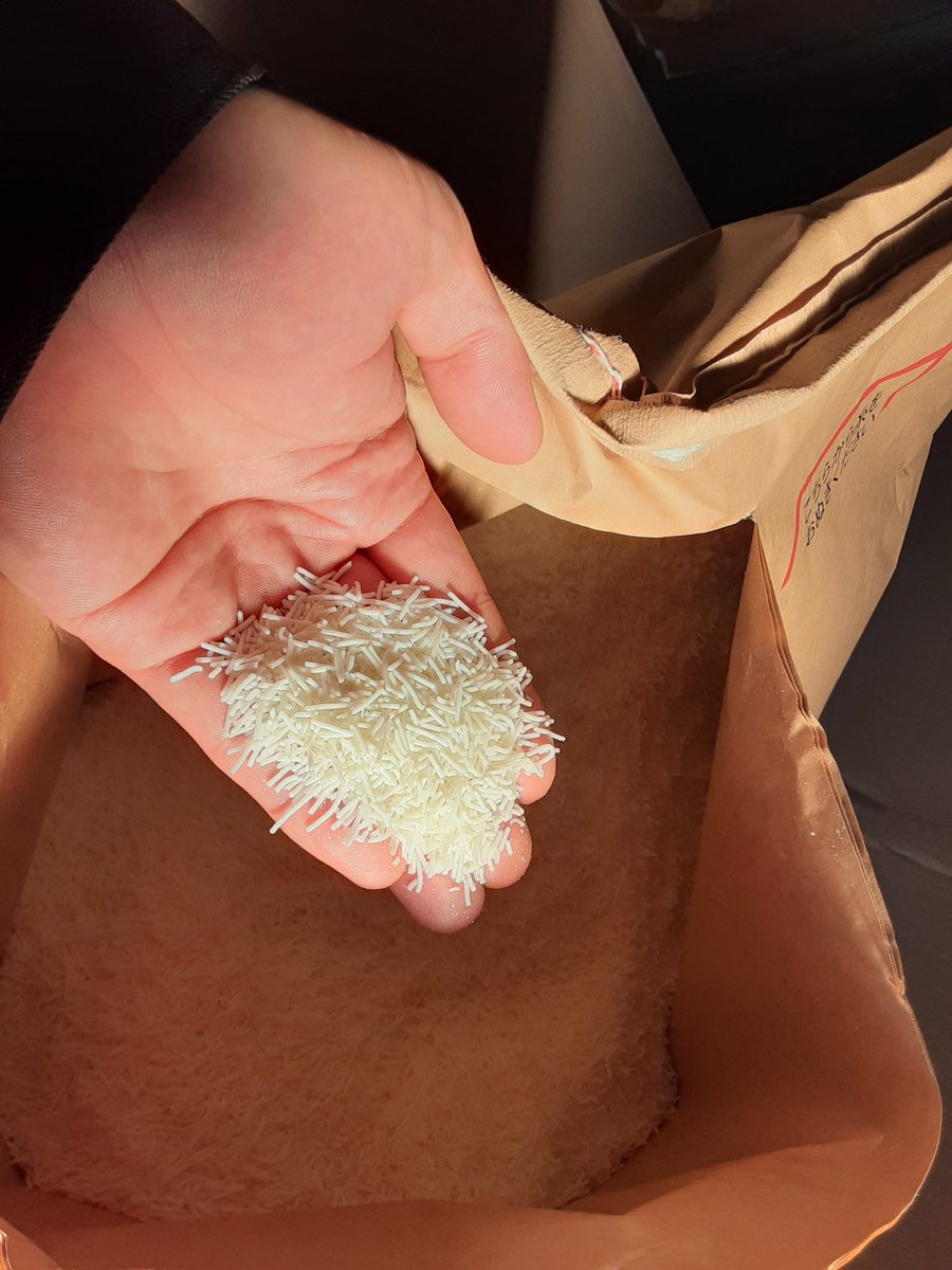 MQRFzmdzJsLECZb's tweet image. 泥汚れ洗剤『銀』を製造販売しております。
原料の一部を変更しました。
家庭で浸け置きするには、溶けにくいものでしたので、別のものに代えました。
でも、洗浄効果は変わっていません❗オススメです。
メルカリにて、試供品12回分、300円で出品しました。
『泥汚れ洗剤』で検索下さい。