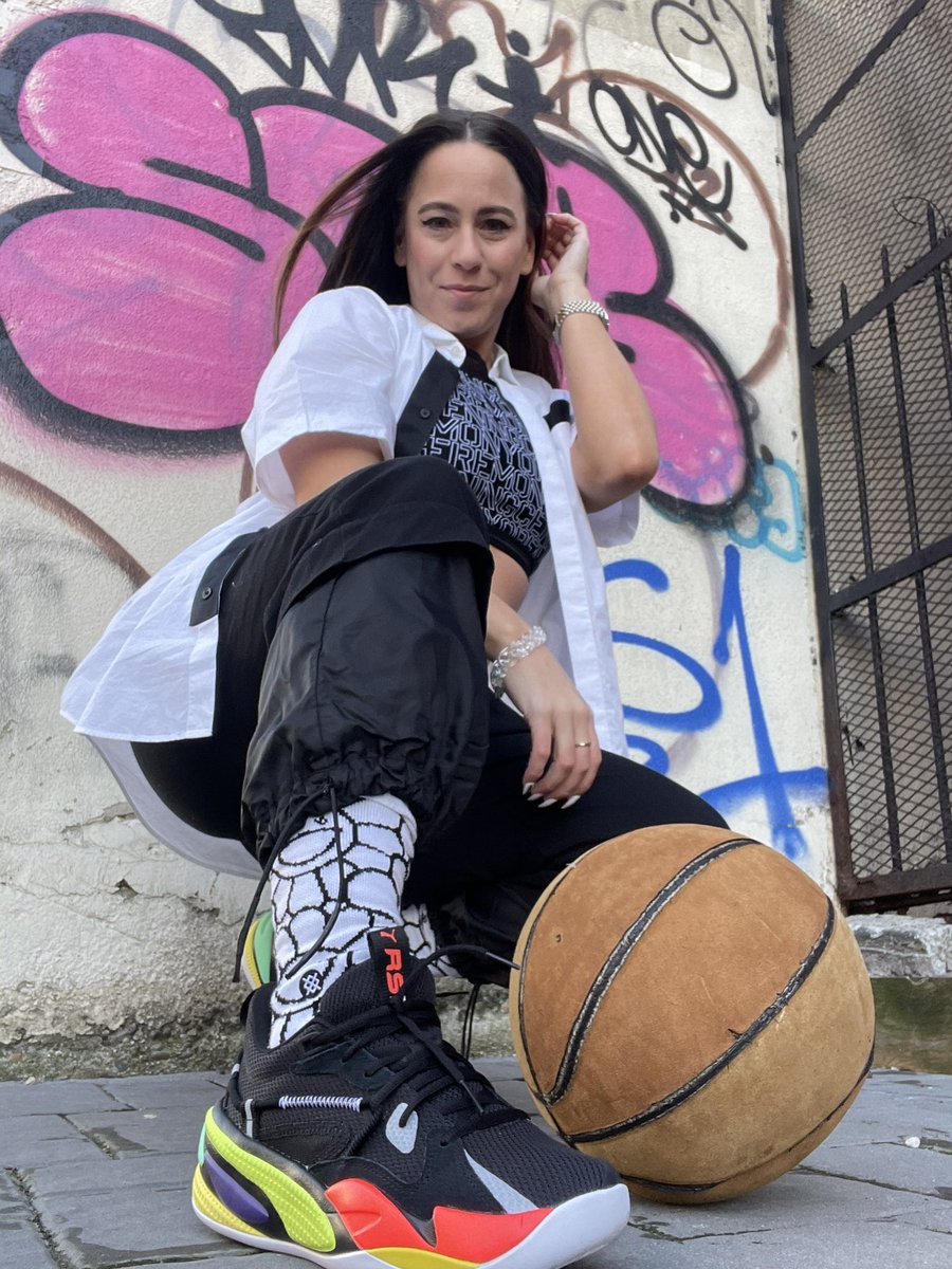 CopEmNRockEm's tweet photo. @JColeNC my favorite artist so it was only right to jump on board with @PUMAHoops for the RS Dreamer campaign #PumaPartner https://t.co/rn761psPFK