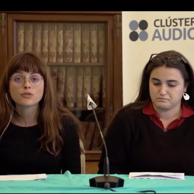 ClusterAVCat's tweet photo. El nostre moderador @dmmbcn dóna pas al primer pitch: L’escut de Sherwood, presentat per Júlia Oliveras i Aina Palomer (@FccUab). #TalentObert https://t.co/2hU3q35vzg