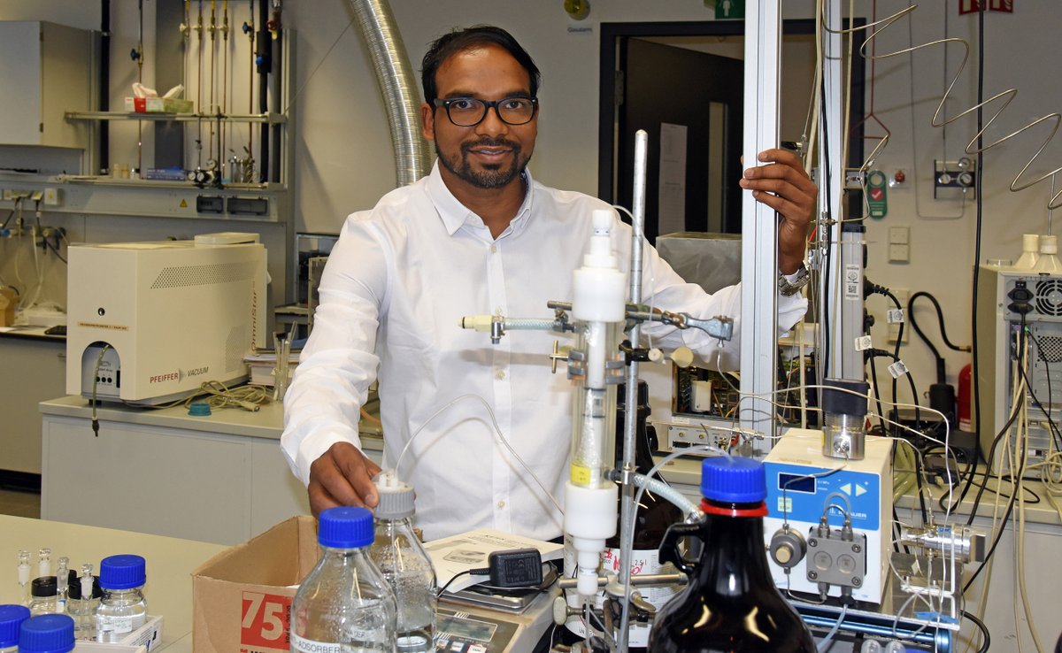 TUDarmstadt's tweet photo. A warm welcome to our new Humboldt Research Fellow @AvHStiftung Dr. Navneet Kumar Gupta @navneetcspt. He is a guest @RoseGroup1 at the department of #chemistry. Read more about his research and aims #researchTUDa ➡️https://t.co/9Fyk2OjvXI https://t.co/Jon8tHxaQc