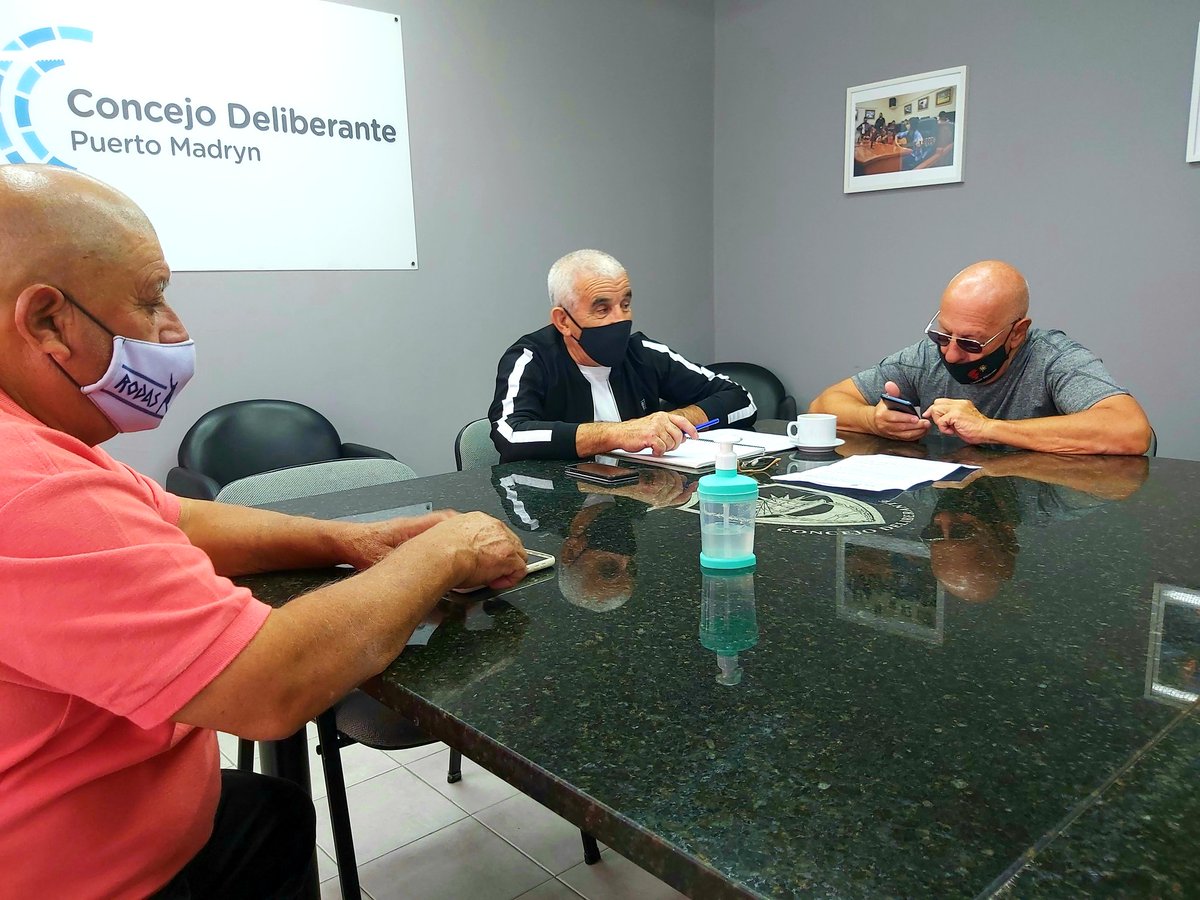 ConcejoMadryn's tweet photo. Hoy se reunió el Consejo de Adultos Mayores para continuar trabajando en distintas temáticas. Entre otros puntos, decidieron convocar a las autoridades del Programa de #Salud de la #terceraEdad (#PROSATE) y del Programa de Atención Médica Integral (#PAMI) https://t.co/qqkdIzvLNE