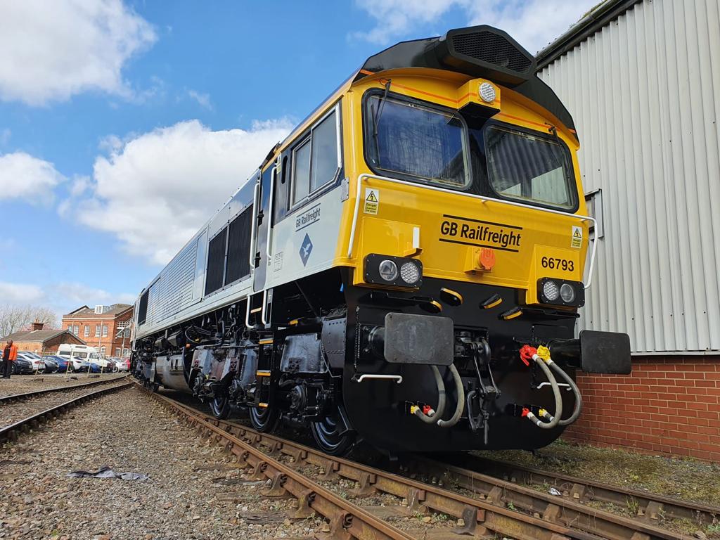 We are delighted to unveil our newly painted Class 66 that has been specially livered in British Rail, Railfreight Construction livery in recognition of the contribution made by aggregate and construction companies in keeping the country moving. [1/2]

#GBRf #Class66