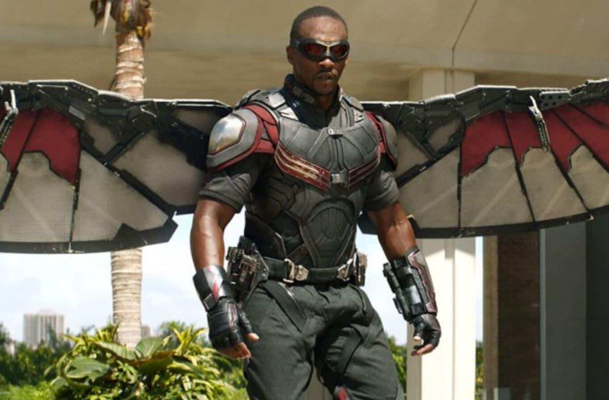 talkin_shiz's tweet photo. Why does this new captain America looks like he has no teeth? #badcameraangle #FalconAndTheWinterSoldier After saving the way world, Falcon has no money? #Marvel https://t.co/LU5rpGpkkZ