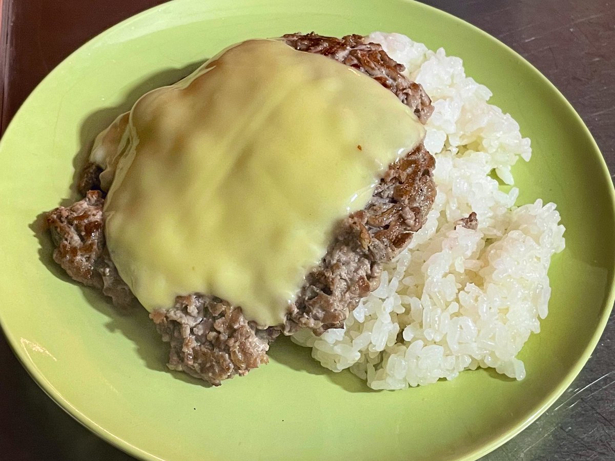 なんか終わった ってお気持ちの時にはパックの合い挽き肉に塩胡椒してそのまま両面強火で焼くだけの やけくそハンバーグ がオススメ Togetter なんか終わった ってお気持ちの時にはパックの合い挽き肉に塩胡椒してそのまま両面強火で焼くだけの やけくそハンバーグ がオススメ Togetter