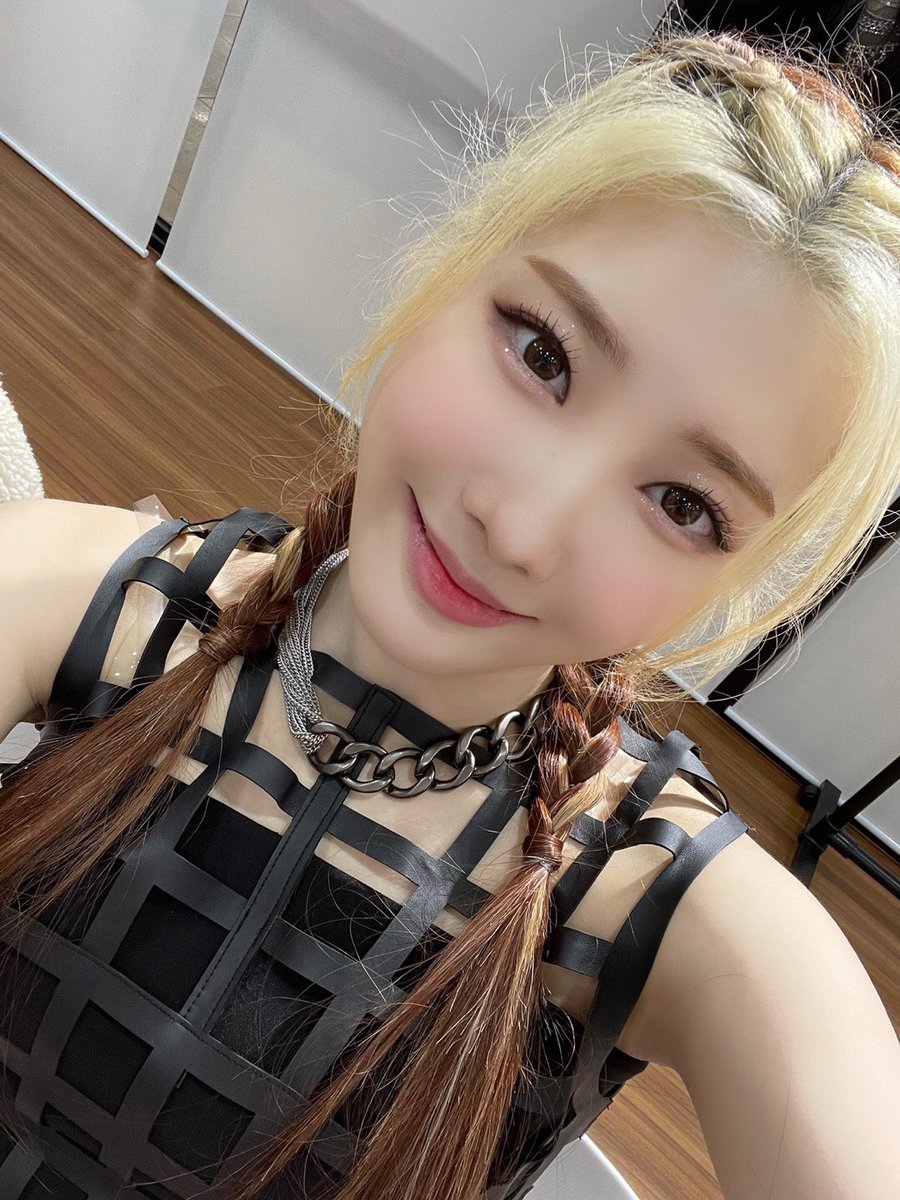 RBW_PURPLEKISS's tweet photo. [#채인] 😝 https://t.co/GaxDlJ8HxU