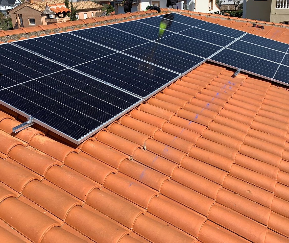 🌞¡Feliz lunes!🌞Comenzamos la semana con otra instalación de autoconsumo en Carranque. Queremos agradecer a Sergio y Marga vuestra confianza.
🖥️ incalexa.com
☎ 927 03 83 55
✉ info@incalexa.com
#incalexa #energiafotovoltaica #EnergiaSolar #autoconsumo #ahorro