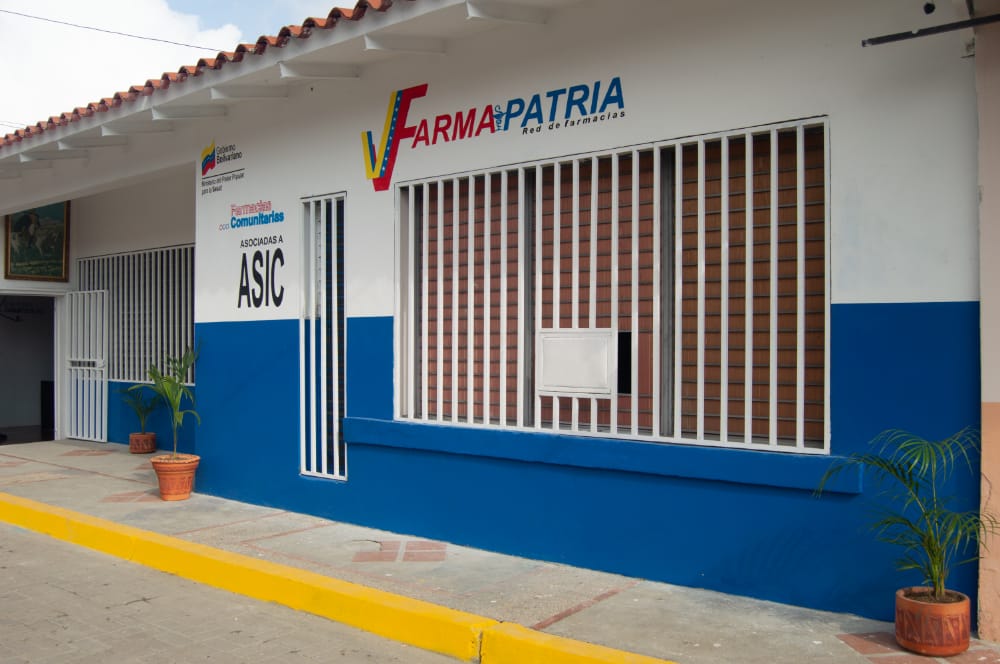 gestionperfecta's tweet photo. Isnotú, la cuna del Doctor José Gregorio Hernández, cuenta ahora con un ambulatorio rehabilitado, dotado de ambulancia y moto para emergencias, así como una sede de Farmapatria para el pueblo del Médico de los Pobres. Todo en unidad perfecta con la Gobernación de Trujillo https://t.co/jmNUnbvOF0