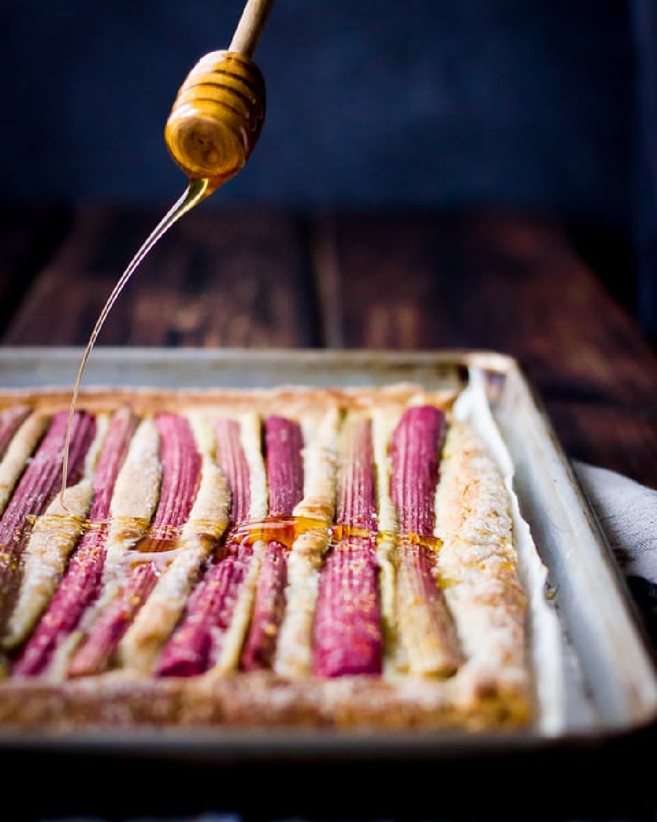 #Rhubarb season is finally here! You should see bright pink stalks in farmers markets and stores soon if you aren’t already! Might we suggest baking up this Rustic Rhubarb, Almond and Honey Tart? 

Get <a href="/AlannaTT/">The Bojon Gourmet</a>’s recipe:
bojongourmet.com/rustic-rhubarb…
#cagrown