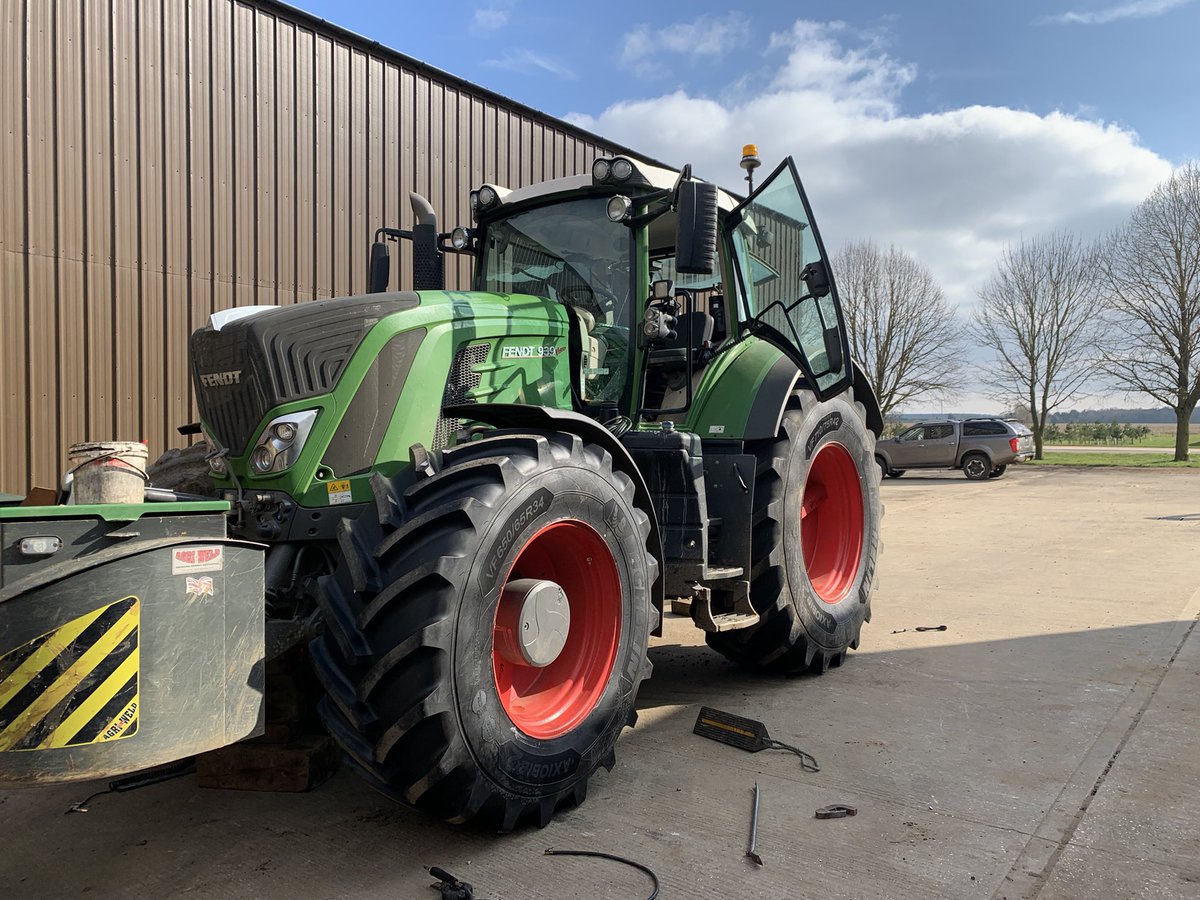 bigrednorm's tweet photo. Full set of @MichelinAgriUK #axiobib2 fitted to this #fendt today vf650/65R34 fronts and 710/75R42 rears #exelagri #topservice #bigtyres #youkeepringingwellkeepbringing #agri #spring #cultivations @km_tyres https://t.co/yFG8VMoJc2