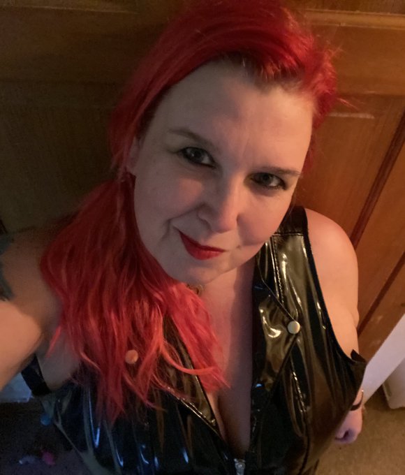 Evening you kinky fuckers! So what are we doing tonight? Having fun? https://t.co/AhEMGW9lAi<a href="/tag/tits"class="tags"><span>#tits</span></a>