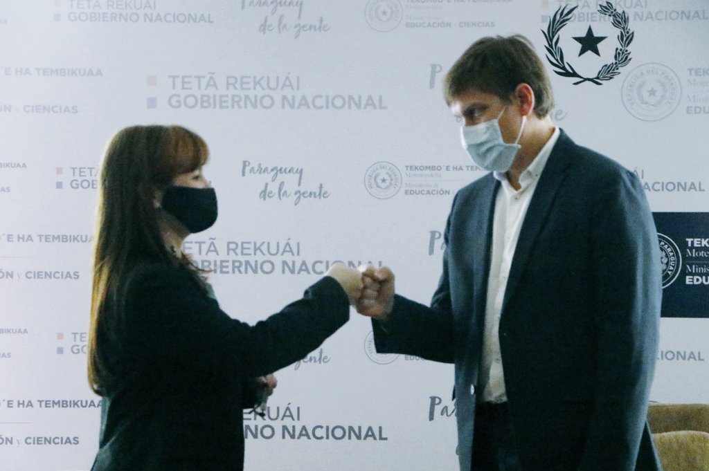 MECpy's tweet photo. 👤Asumió nueva viceministra de Educación Básica Alcira Sosa Penayo

👉🏻La misma, mencionó que asume la responsabilidad con el compromiso de honrar la representación del colectivo docente en la gestión de las políticas públicas 🇵🇾

☑️https://t.co/wzL1DQaxf8 https://t.co/xD5Ryz8TpY