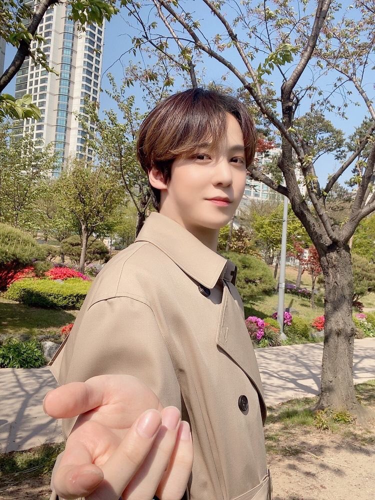 luvnano_a's tweet photo. Gracias mi niño por ser parte de mi vida y permanecer en ella, mi único deseo es seguir creciendo contigo, TE AMO, es mi segundo cumpleaños junto a ti y espero sigan siendo más 🥺 ❤️
#CelebrateForYuyu
#티니들의행복_윤호야_생일_축하해 @ATEEZofficial https://t.co/h2sDYiRPPP