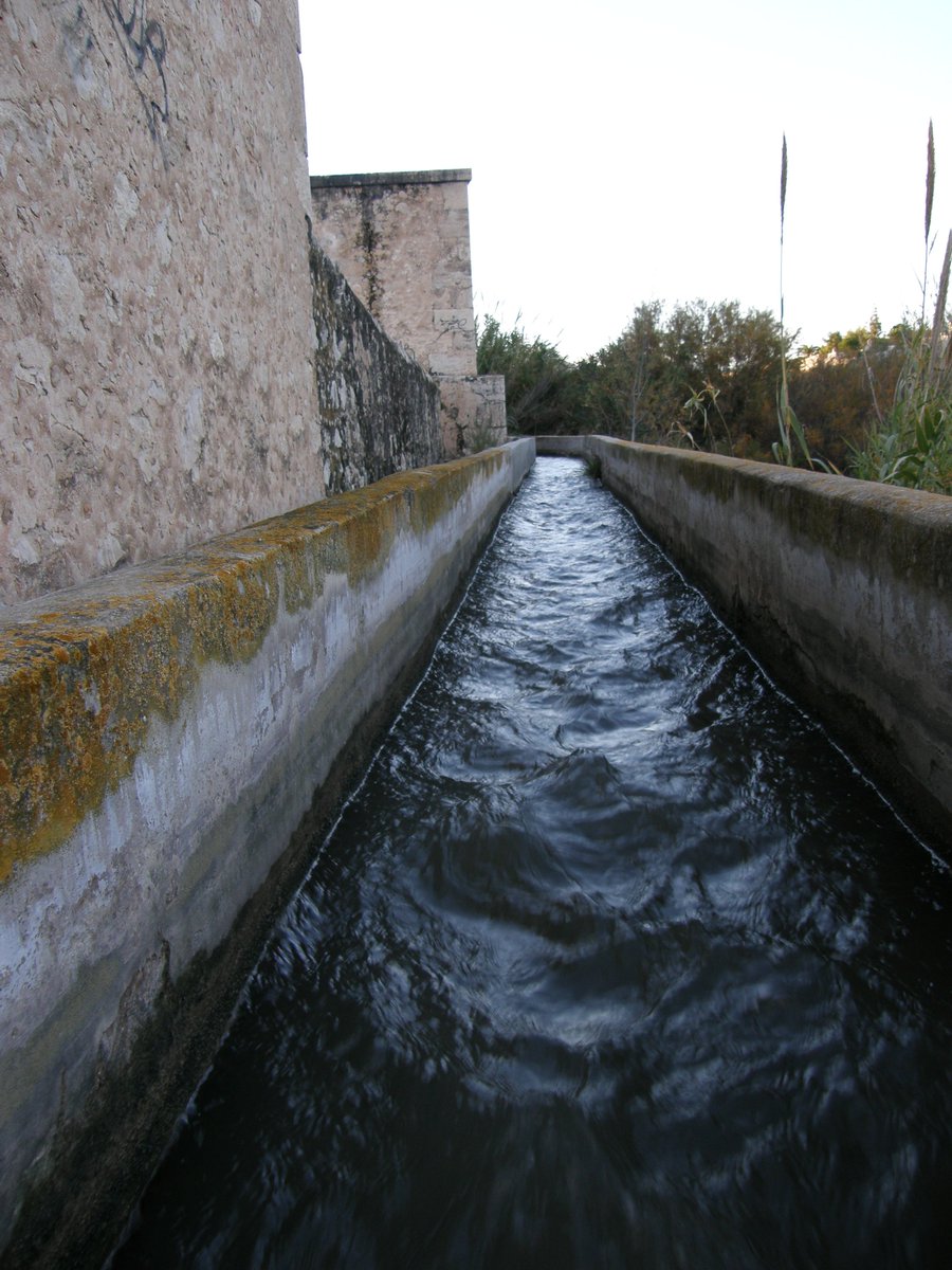 JorgePay1's tweet image. y posteriormente a través de una acequia más moderna (hoy lamentablemente entubada), con una parte de su recorrido minado, se encamina hasta el #Pantanet👉