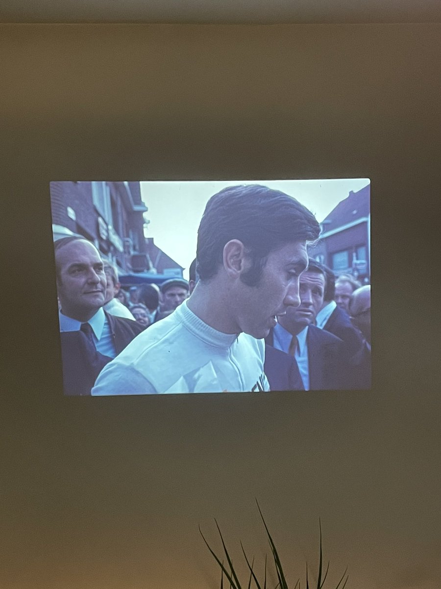 joppedehert's tweet photo. Koers in ‘t dorp!

Dia’s van mijn grootvader van zolder halen en deze pareltjes tegenkomen.. Duidelijk dat de liefde voor de koers in de genen zit! 😍 https://t.co/46ZcwRFxkg