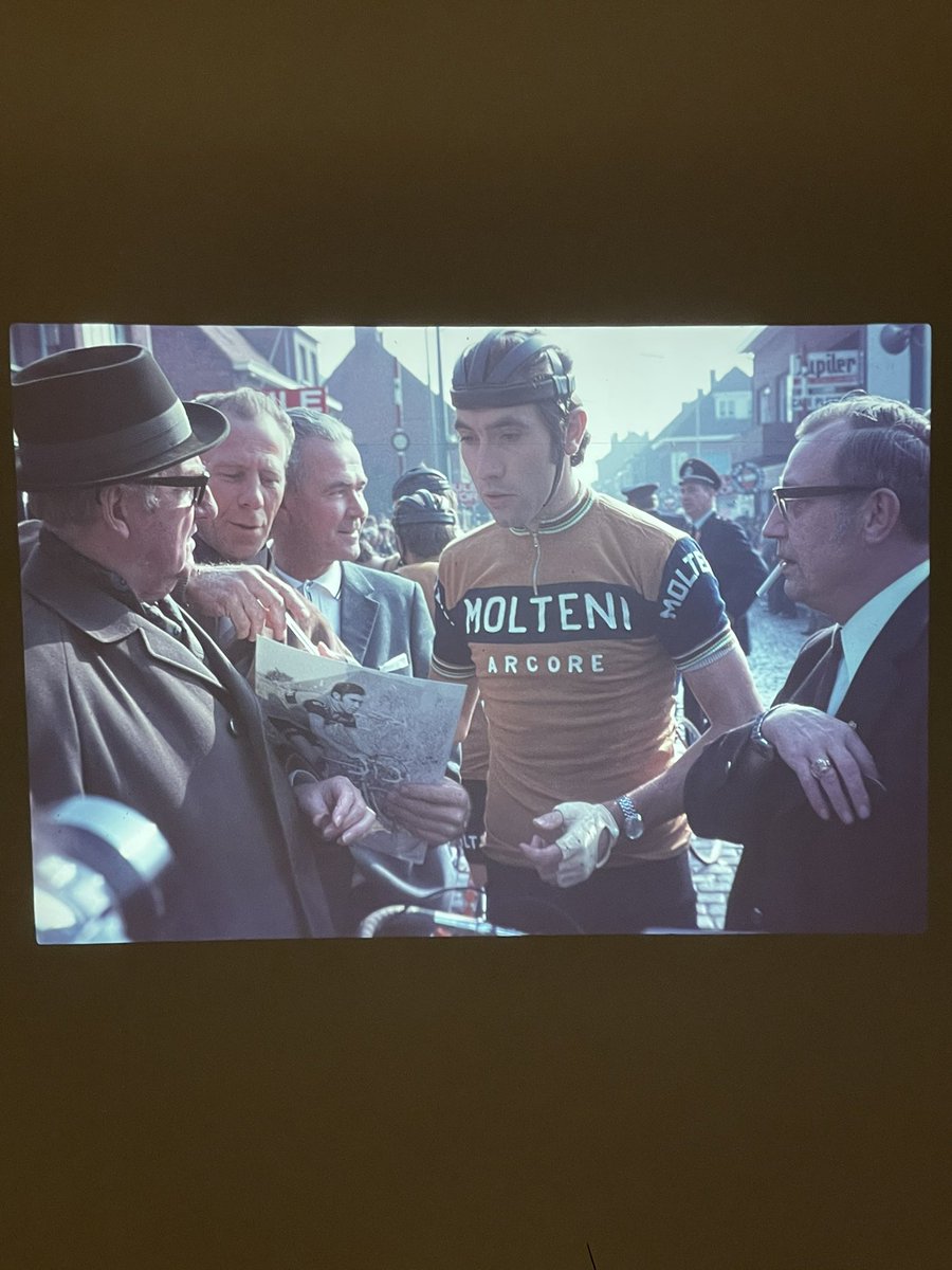 joppedehert's tweet photo. Koers in ‘t dorp!

Dia’s van mijn grootvader van zolder halen en deze pareltjes tegenkomen.. Duidelijk dat de liefde voor de koers in de genen zit! 😍 https://t.co/46ZcwRFxkg