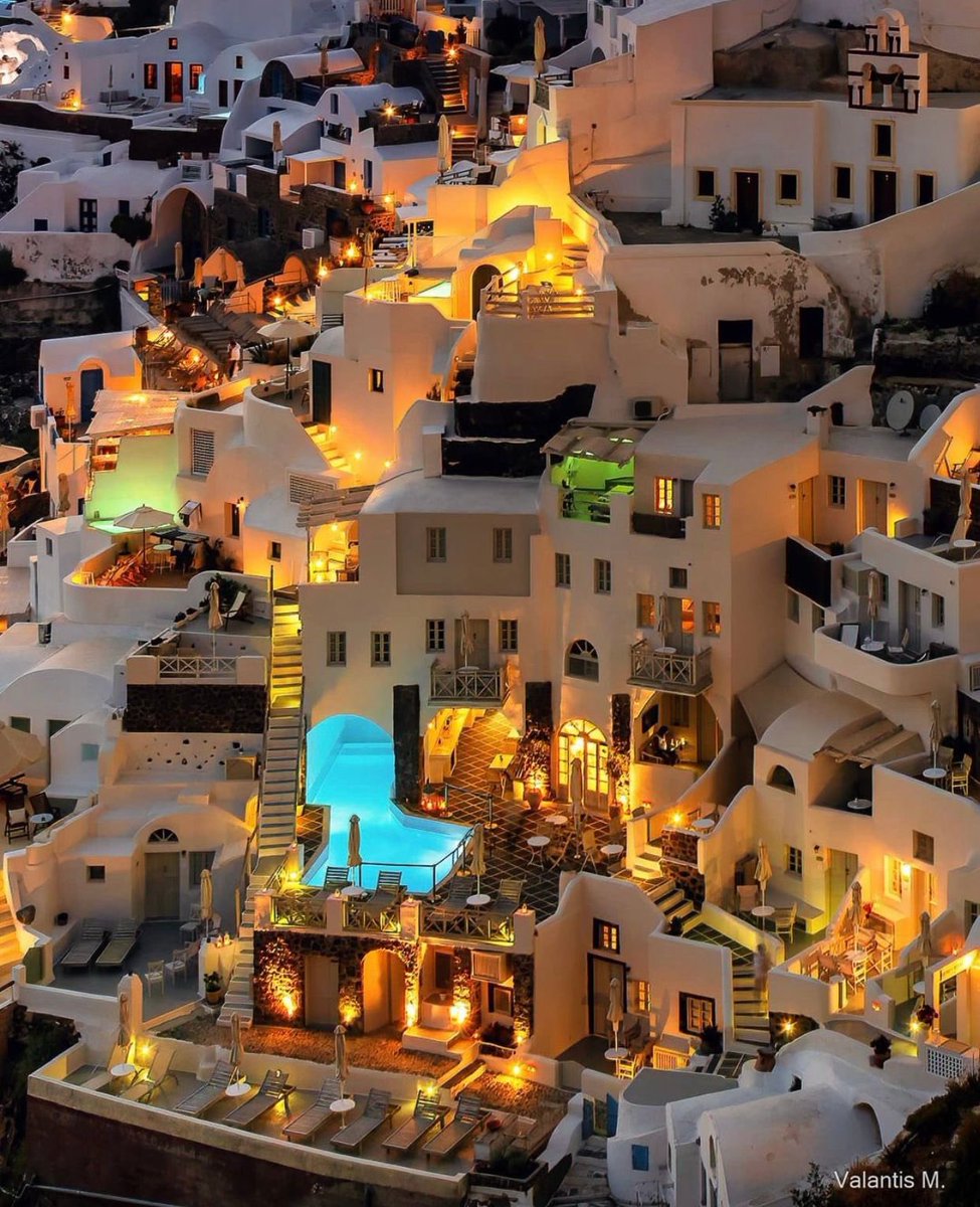 Santorini by night 🌙