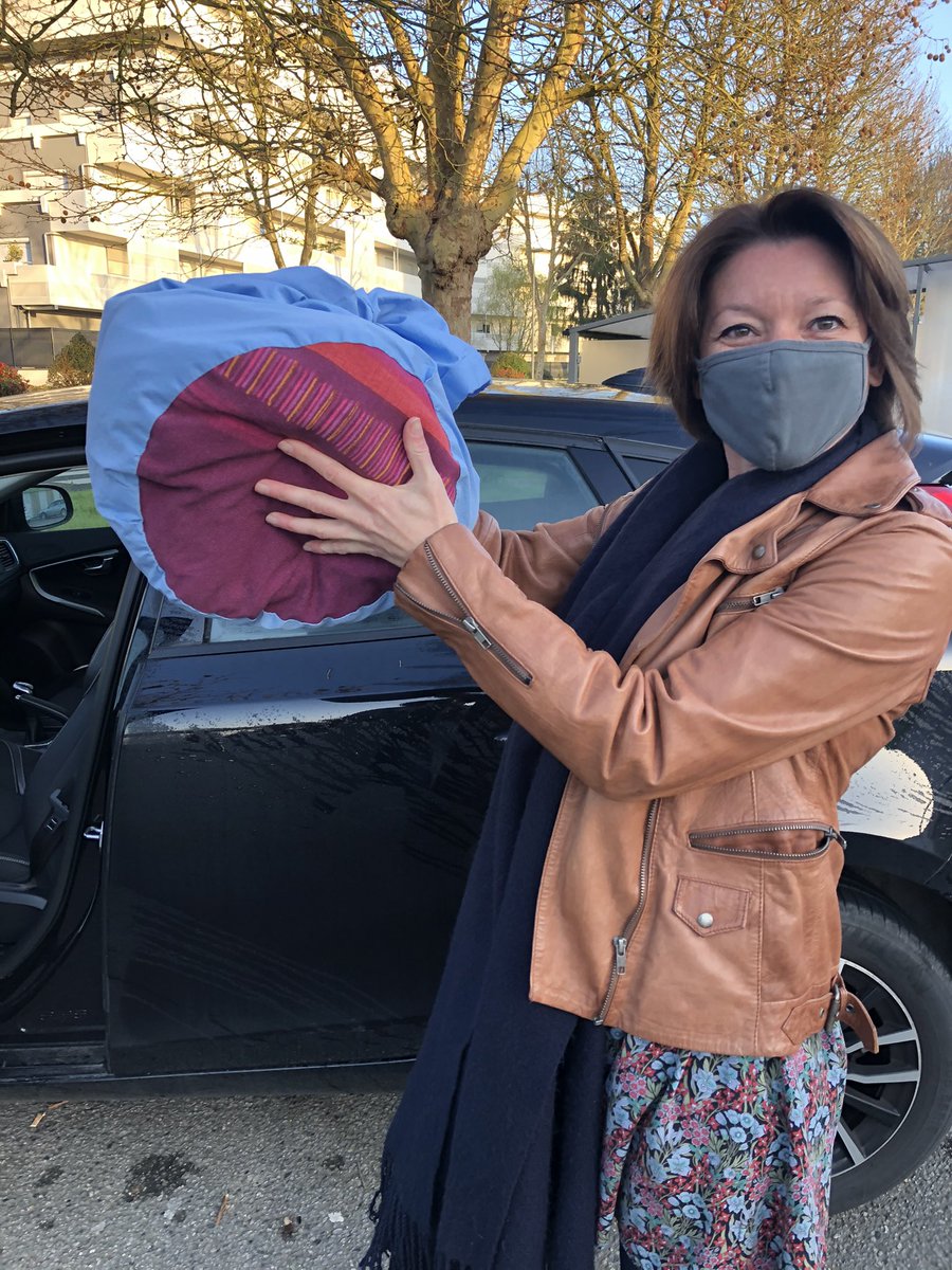 RennesMdc's tweet photo. 🔝LE PRESSING SOLIDAIRE : c’est un service mis en place à la bagagerie les clés solidaires pour les personnes #usagers sans domicile 

✔️chacun .e trie son linge  
✔️il est ramené propre👍grâce à une belle mobilisation 
✔️et chacun.e peut le repasser 
⤵️
https://t.co/cmP5VEKVrU https://t.co/nl1NSHa4Sh