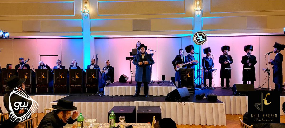 #HachnusasSeferTorah in #Williamsburg with <a href="/LevyFalkowitz/">Levy Falkowitz</a> &amp; @berikarpen production 

Lighting by: <a href="/GW_LIGHTING/">GWLIGHTING</a>