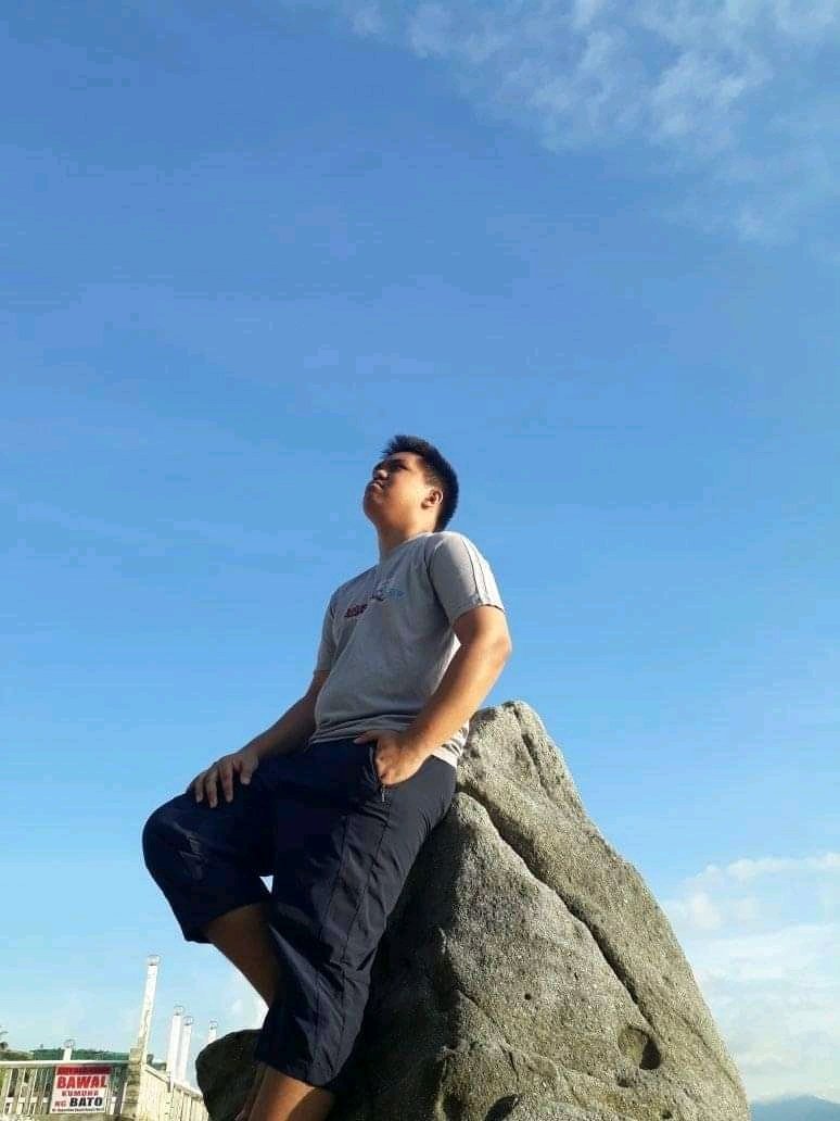 ItsCrazydave's tweet photo. Me trying to be a model belike: https://t.co/KeYyO73zNj
