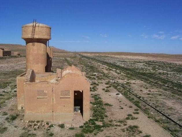 lconstateur's tweet photo. L'ancienne gare de Tendrara,localité sise dans le far-east marocain,à près de 200 km au sud d Oujda. https://t.co/04WcjtWgU0