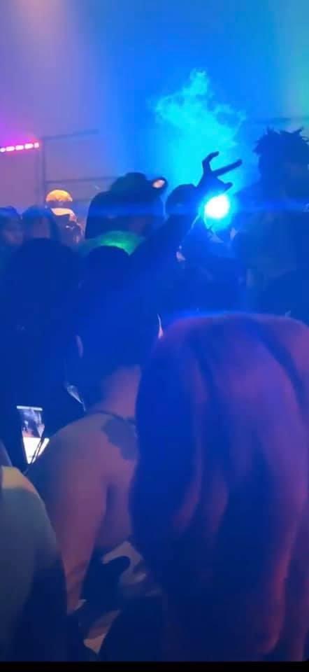 KarterMcFly's tweet photo. I ain’t never seen a nigga throw up GD this hard in my life 🤣 https://t.co/FSdBIShBoy