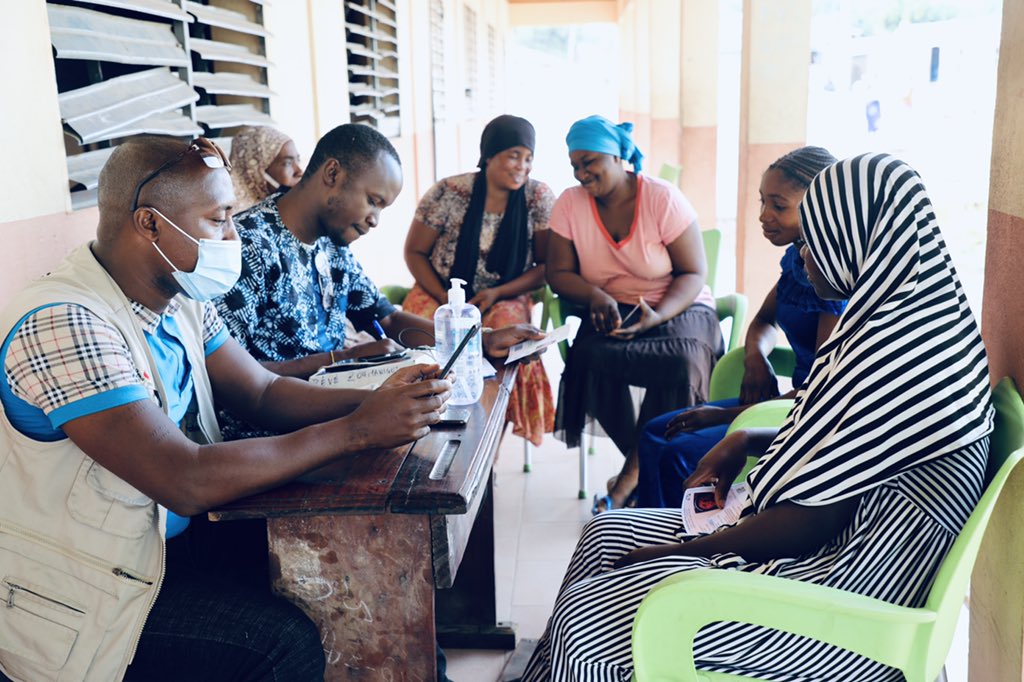 YouthconnektGN's tweet photo. #HauteGuinée
Fin des opérations d’identification des projets des jeunes femmes entrepreneures à #Kankan et #Karifamoriah
🎯Au suivant 👉🏿 cap sur #Kouroussa
#YouthConnektforWomen #Digital #Entreprendre #Innover #MondeRural #Women #600femmes #Mentorat #Formation https://t.co/JlD1V1lveh