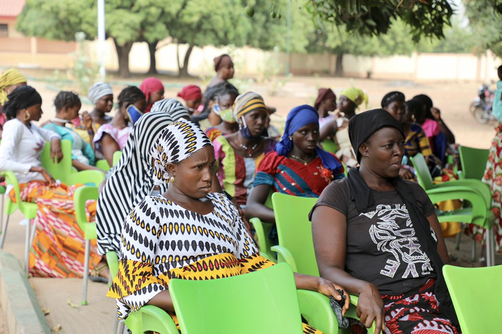 YouthconnektGN's tweet photo. #HauteGuinée
Fin des opérations d’identification des projets des jeunes femmes entrepreneures à #Kankan et #Karifamoriah
🎯Au suivant 👉🏿 cap sur #Kouroussa
#YouthConnektforWomen #Digital #Entreprendre #Innover #MondeRural #Women #600femmes #Mentorat #Formation https://t.co/JlD1V1lveh