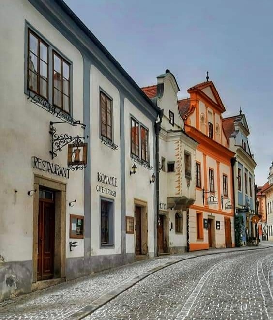 guiadepraga's tweet photo. Quién reconoce este pueblo hermoso???
Hay tres opciones: 🙂🙂🙂
1. Český Krumlov
2. Kutná Hora
3. Karlovy Vary
Foto: Petr Beran
#republicacheca #republicatcheca #cesko #ceskarepublika #tschechien #czechrepublic #czechguide #tschechien #tschechischerepublik https://t.co/bQQZjkoAOf