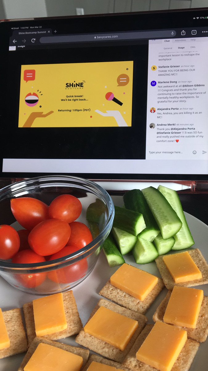 MorganBertovic's tweet photo. Snacks and @shinebootcamp What could be better?! 💛✨ #shinebootcamp https://t.co/s2SqenPdgl