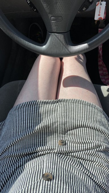 Filming some hot stuff in my car today! It&rsquo;s so nice out I had to get outside 😉 follow my Onlyfans so<a href="/tag/mvsales"class="tags"><span>#mvsales</span></a>