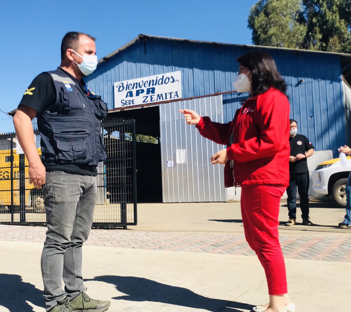 MintrabNuble's tweet photo. Hoy, la seremi @FerradaCanto monitoreó la ruta de pago de beneficios y pensiones del @IpsNuble en #Ñiquén y #SanFabián, con la concurrencia de vecinos y adultos mayores, y donde además hubo presencia de puntos de vacunación contra el #Covid19 para la población ✅💉🇨🇱 #YoMeVacuno https://t.co/yaAcirwkN5