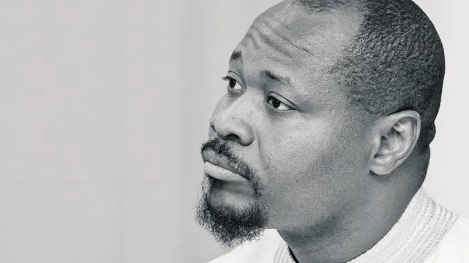 ecris_le_tien's tweet photo. Si la résistance, la dignité, l'honneur et l'honnêteté se résumaient en un seul homme 👇🏿
GUY MARIUS SAGNA 🇸🇳
#FreeSenegal https://t.co/s8bjkVKgIY