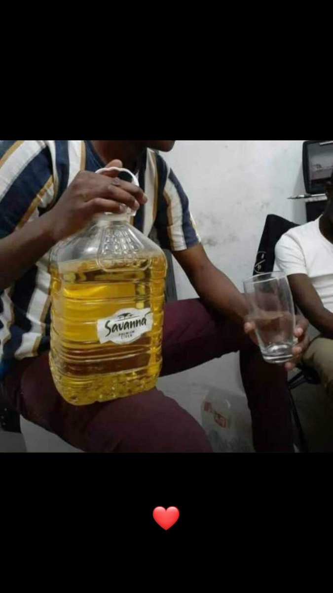 PhlaniL's tweet photo. @SavannaCider

Please guys make 5Ltr for us now, we will buy it 😂😂
#bonang
#DJSBU
#competition
#ad
#ContestAlert https://t.co/3auF7HKNBW