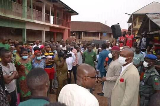 imosocials's tweet photo. Another one!

Unknown Gunmen kill 3 Police officers, Burn Patrol Van, Cart away arms in Abiriba, Ohafia L.G.A, Abia state.

Reports has it that officers of Abiriba division arrived Agu Eze Amaogudu where they were ambushed by the gunmen.

#ImoSocials 
cc @Coal_City https://t.co/EQM43luest