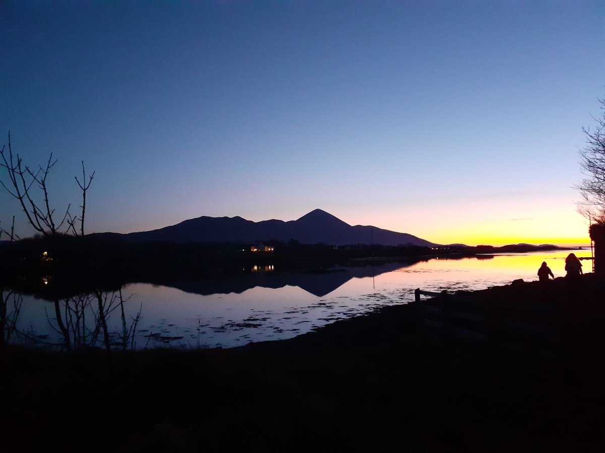 maria_mchale's tweet photo. @ailieirv @FiMor53 @toursarewest @MsMichelleRyan @LadysButtery @RiverLodge_Cong @MichelleMcLoug5 @MickeyGallMO I'm a west #Mayo gal ... hard not to be with views like these ... https://t.co/HI1b3UcPKW