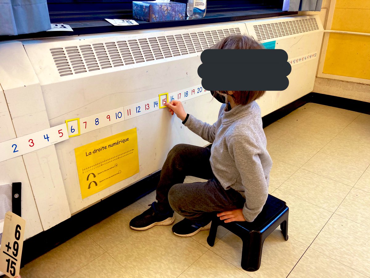 BenmessabihA's tweet photo. Les élèves de #1èreannée explorent l’utilisation de la #droitenumérique durant les #centres d’apprentissage grâce à notre droite numérique #magnétique @GabrielleRoyTO #surfaceverticale #mathématiques #stratégies https://t.co/dwLh54tx4L