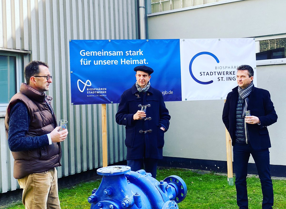 st_ingbert's tweet photo. #Weltwassertag Umweltminister Reinhold Jost, Oberbürgermeister Ulli Meyer und Jürgen Bach, Geschäftsführer der Biosphären-Stadtwerke werben für das heimische Trinkwasser. #stingbert https://t.co/zY80KqOcyo