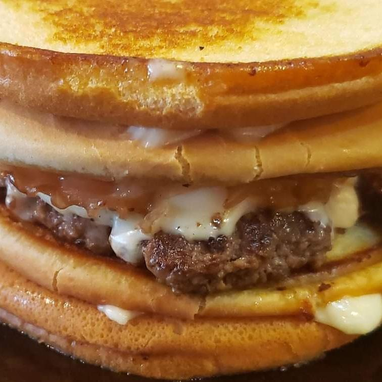JKstylegrill's tweet photo. One of the top selling burgers
 🍔Amari Cheesy Cheese🍔
#757foodie #757burgers #757supportlocal https://t.co/TSghZnjlPo