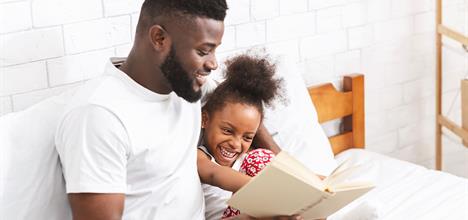 Los niños se ven afectados por la raza a una edad temprana. Hablar sobre la raza y el racimso con los niños los ayuda a entender la importancia de la diversidad, la igualdad, la bondad y la justicia. Empiecen leyendo juntos algunos libros apropiados. ow.ly/Ce6f30rzZop