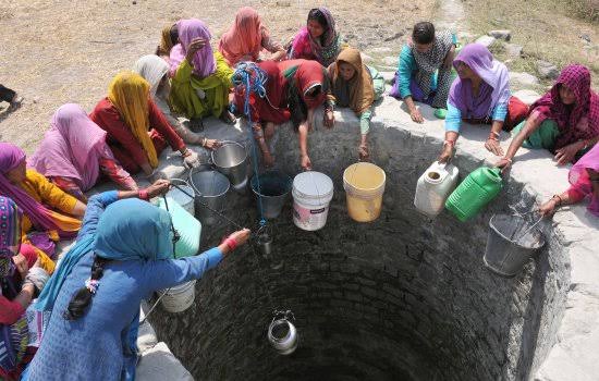 JungleWalaIFS's tweet photo. #WorldWaterDay 
Our Hon'ble PM @narendramodi launched "Catch the Rain" campaign to conserve rainwater when it falls, where it falls so that water reaches every corner of nation. Water is a public good so let's be judicious in using water because #ValuingWater is #ValuingLife . https://t.co/H5LiqDaAMq