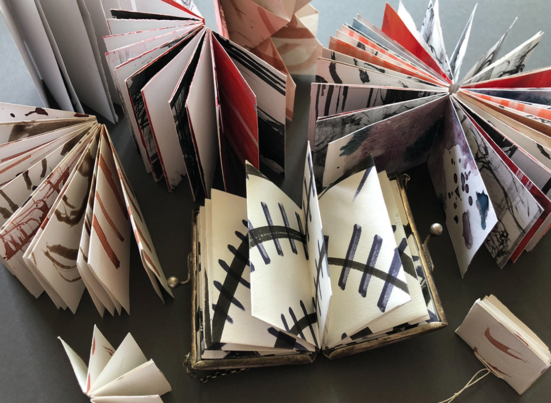 LandmarkArts's tweet photo. A couple of places left for these @ModernEccentric online workshops on Wed (mark-making &amp; handmade brushes) &amp; Thurs (art books &amp; journals); grab them while you can! https://t.co/uTF2voOzbF 
#bookart #onlineworkshop #handmadebrushes #textilesfair #landmarkartscentre https://t.co/U1htOFIFYB