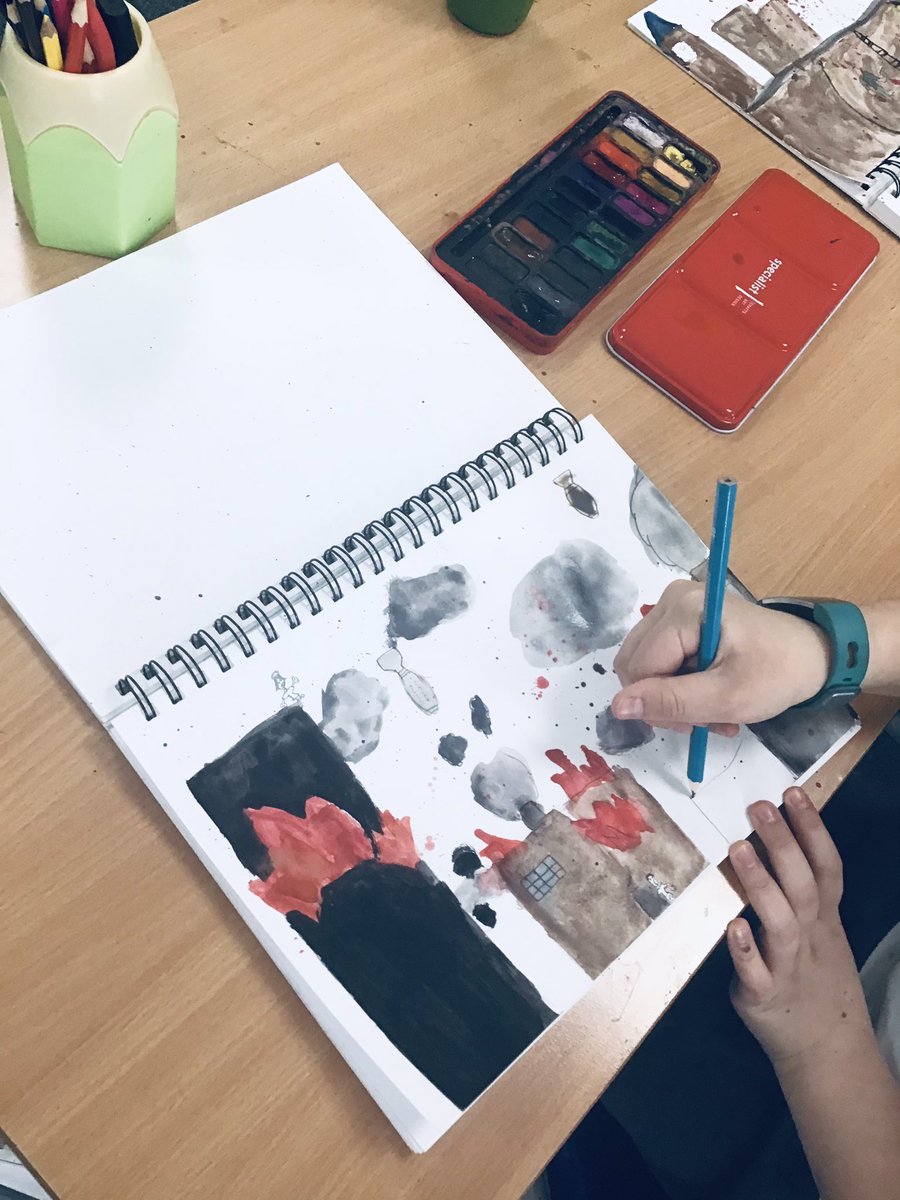 HighwoodPrim6B's tweet photo. It’s been a while since I last posted so thought I’d commemorate it with some amazing paintings of war landscapes that we painted this afternoon! #ww2 #creatity #whatwouldaworldwithoutwarlooklike part1/2 🎨 https://t.co/UkChnL9Evn