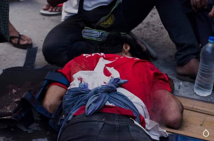 Tw // wound // blood
In Mandalay between 56 -57 street, a civilian was seriously injured by the raid of the military Junta.
STRENGTH OF UNITY 
#WhatsHappeningInMyanmar 
#Mar22Coup