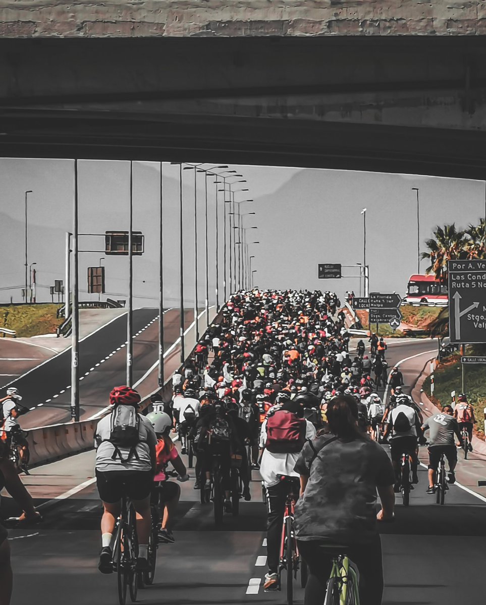 RevoCicliPluri's tweet photo. Fotos de la ciclomarcha de este domingo 21 de marzo.
Seguiremos en la calles, mientras sigan matando ha ciclistas, tengan las fronteras abiertas, o mientra sea más importante cuidar ha un muro que a las mujeres y disidentes. https://t.co/6QpOlEVFyi