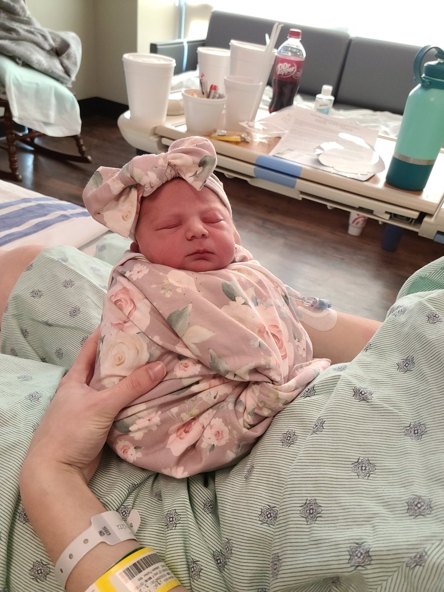 Coach_JordanC's tweet photo. Last night at 1:33 am my whole life changed. Baby and mom are doing great! Callie Jo Clark you are already my whole world! Daddy loves you! #GirlDad https://t.co/2MFgHCaIoO