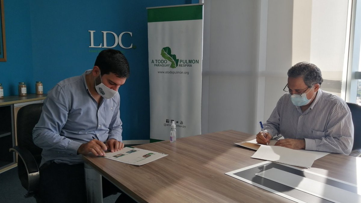atodopulmonPY's tweet photo. Contentos de firmar una alianza con @WeAreLDC, con el compromiso mutuo de generar acciones en conjunto que contribuyan a un futuro seguro, saludable y ambientalmente sostenible para nuestro planeta. 

#Sustentabilidad #MedioAmbiente https://t.co/gkVocqo1g2