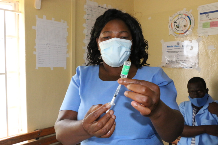 Over 24,000 people have been vaccinated against #COVID19 in #Malawi, including frontline workers. Over 40 mobile structures to boost screening and service delivery have been installed with <a href="/UNMalawi/">UN Malawi</a> support. Read more about UN support in this SitRep #38: bit.ly/2PeDUgH