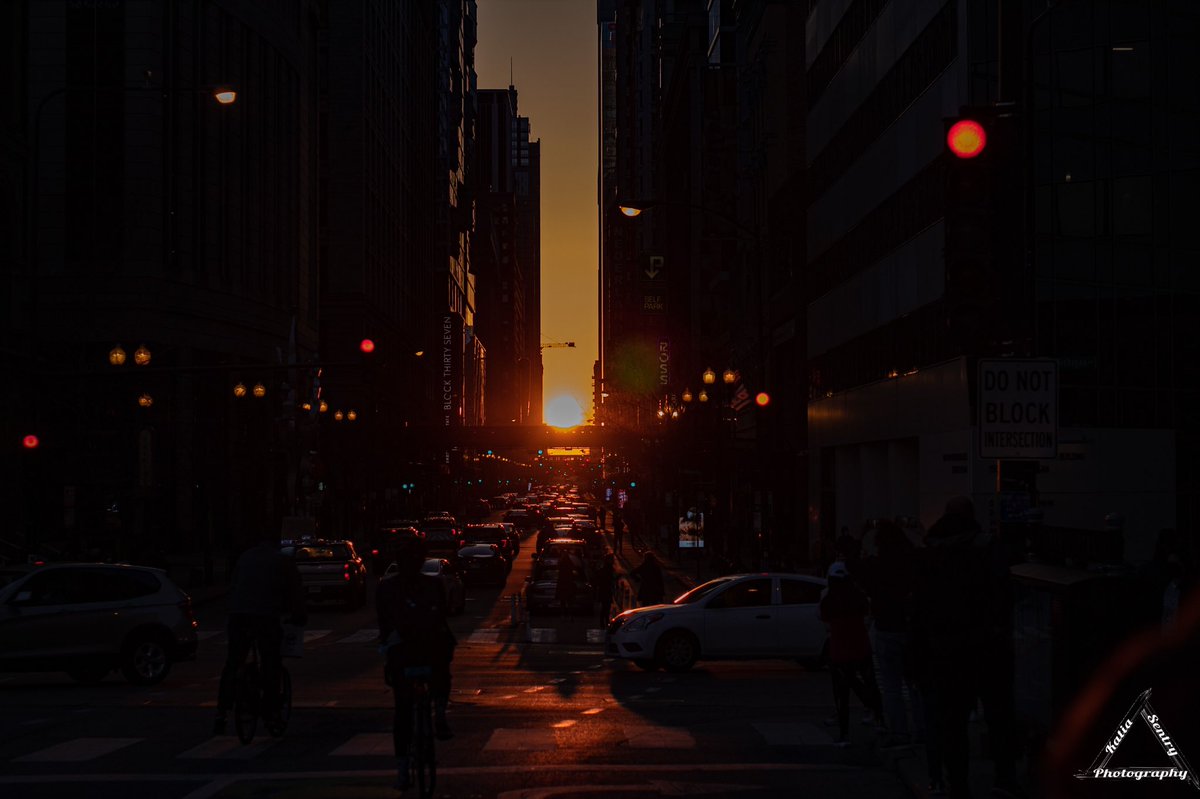 katiaxsphoto's tweet photo. 3.20.21
Hereโs to brighter days ahead. Chicagohenge on the Spring Equinox. ๐โจ๐
#SpringEquinox #VernalEquinox #HappySpring2021 #ChicagoHenge #ChicagoWeather #ILWX #CHIWX https://t.co/IziPs2hDV3