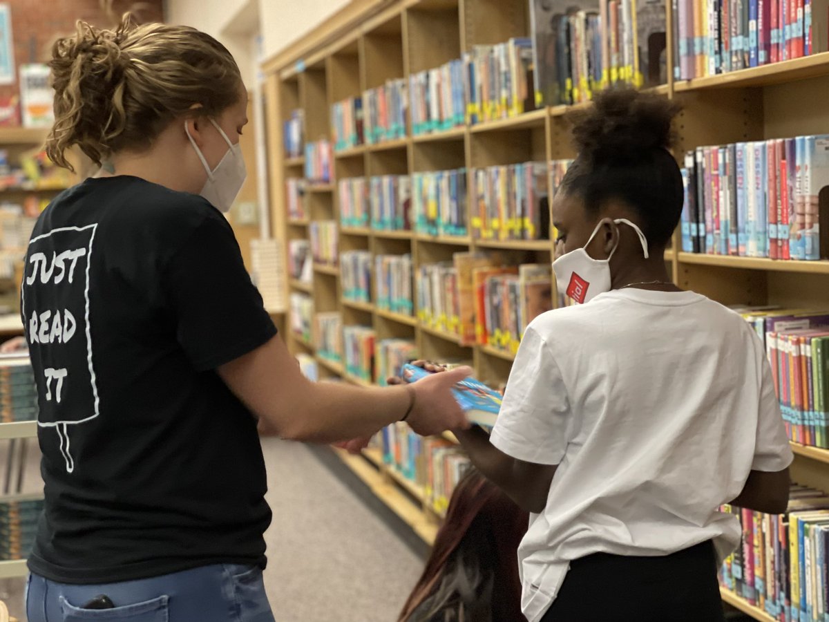 cassierosenix's tweet photo. First in-person library checkout in over a year! Getting books for the next ELA project. 

@inverarityt1 #TMStrength #turner202strong #elachat @miss_silverman5 https://t.co/EcWQcEbQbE