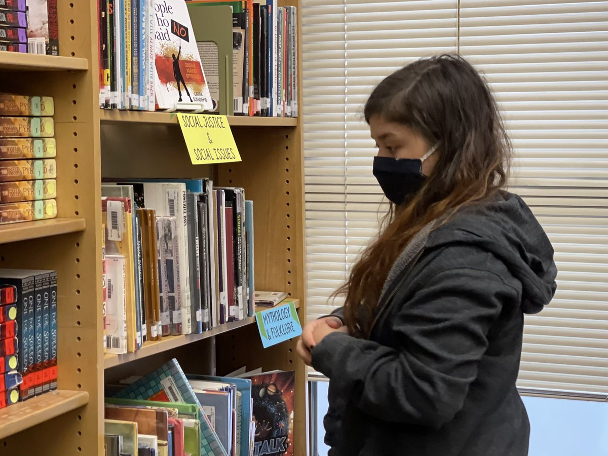 cassierosenix's tweet photo. First in-person library checkout in over a year! Getting books for the next ELA project. 

@inverarityt1 #TMStrength #turner202strong #elachat @miss_silverman5 https://t.co/EcWQcEbQbE
